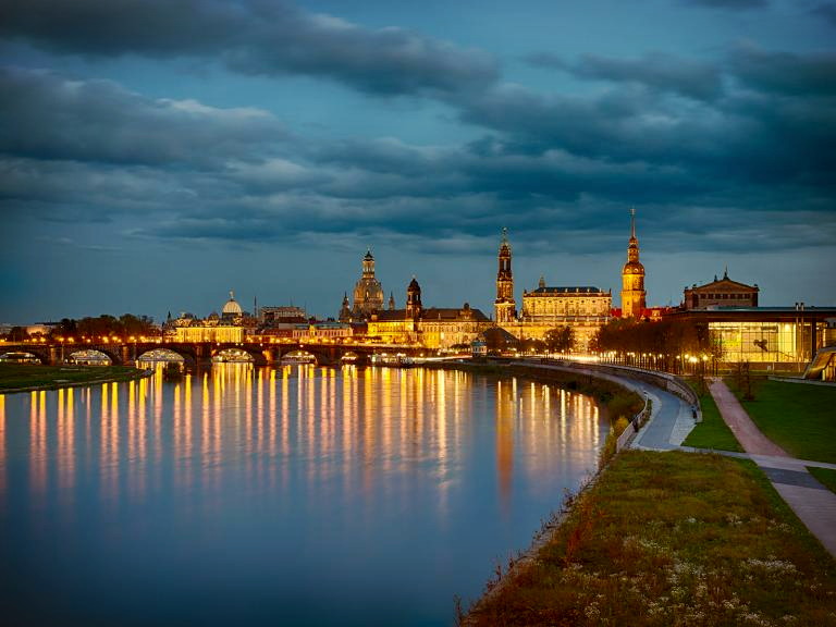 Siluette von Dresden bei Nacht Foto © TMGS / Bruno Bartscher