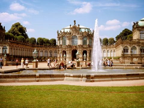 Dresden - Zwinger mit Springbrunnen Foto © TMGS